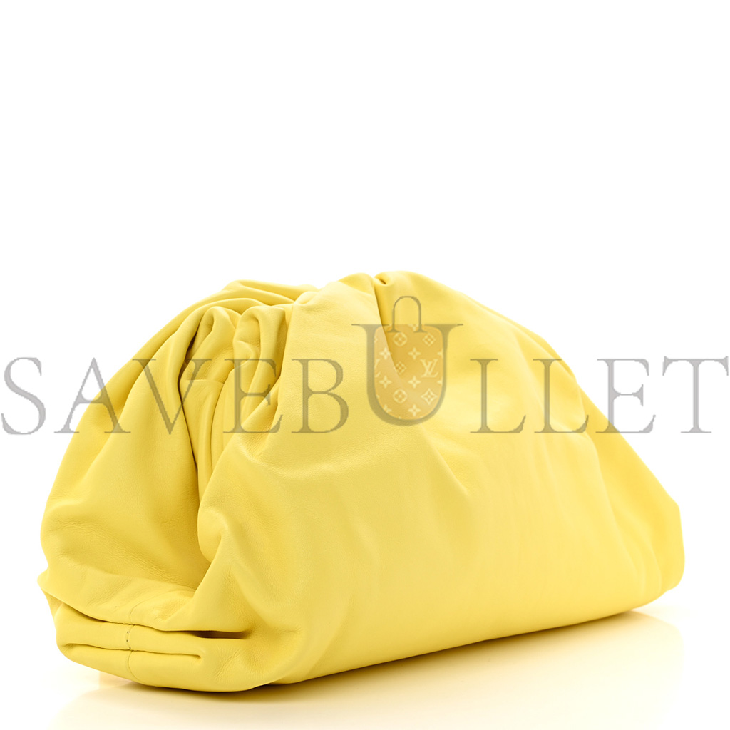 BOTTEGA VENETA SMOOTH BUTTER CALF THE POUCH OVERSIZED CLUTCH SHERBERT (35*20*8cm) BOTTEGA VENETA SMOOTH BUTTER CALF THE POUCH OVERSIZED CLUTCH SHERBERT (35*20*8cm)